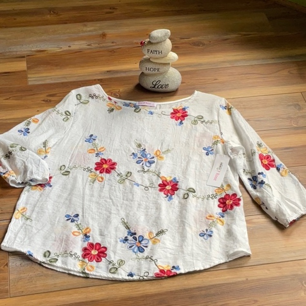 💖Ana & Rose white blouse with embroidered flowers - Picture 2 of 4